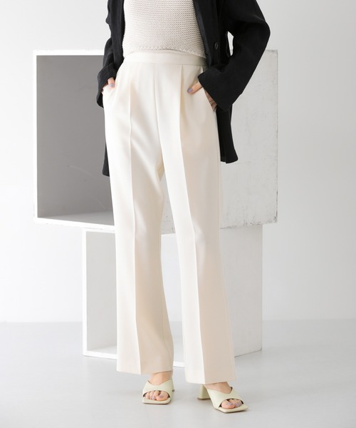 KBF（ケイビーエフ）の「スリムフレアイージーパンツ（その他パンツ・レディース・ブラック/ピンク/グリーン/アイボリー・ONE）」の5枚目の写真