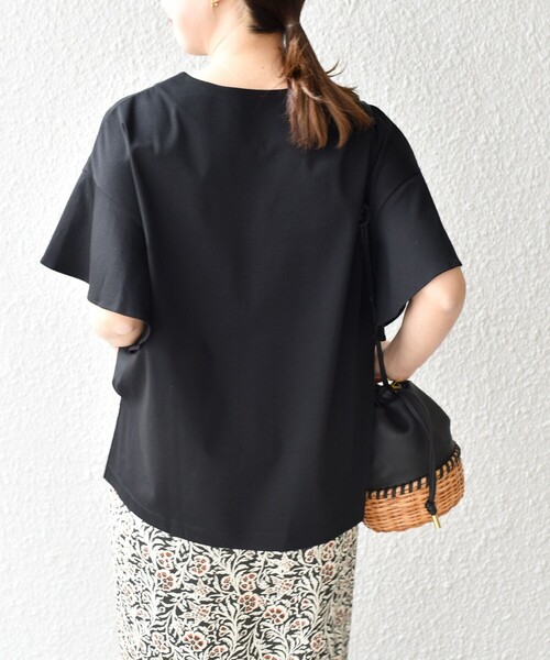 SHIPS(シップス)の「ALBINIキーネックフリルスリーブプルオーバー◇(Tシャツ/カットソー・レディース・オフホワイト/ブラック/ダークグレー/ブルー/ライトブルー・ONE SIZE)」の19枚目の写真