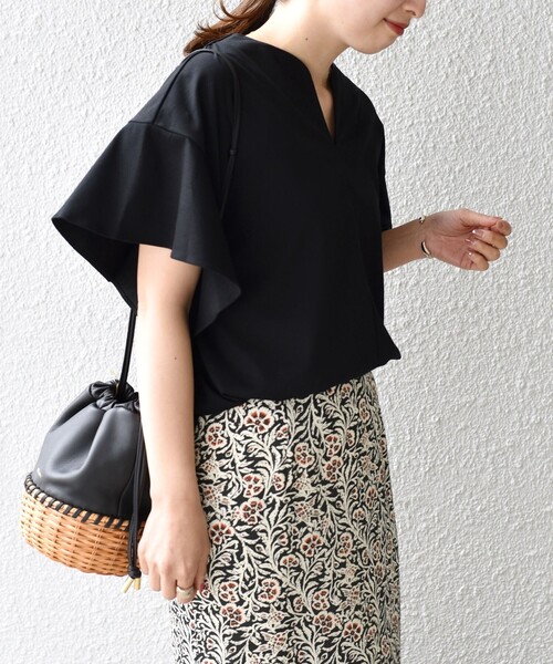 SHIPS(シップス)の「ALBINIキーネックフリルスリーブプルオーバー◇(Tシャツ/カットソー・レディース・オフホワイト/ブラック/ダークグレー/ブルー/ライトブルー・ONE SIZE)」の18枚目の写真