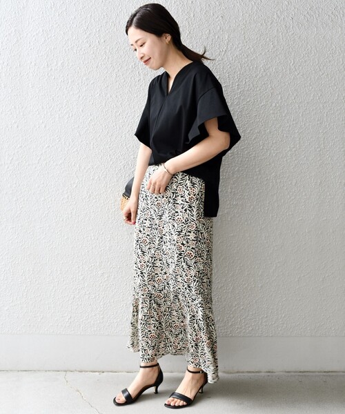 SHIPS(シップス)の「ALBINIキーネックフリルスリーブプルオーバー◇(Tシャツ/カットソー・レディース・オフホワイト/ブラック/ダークグレー/ブルー/ライトブルー・ONE SIZE)」の16枚目の写真