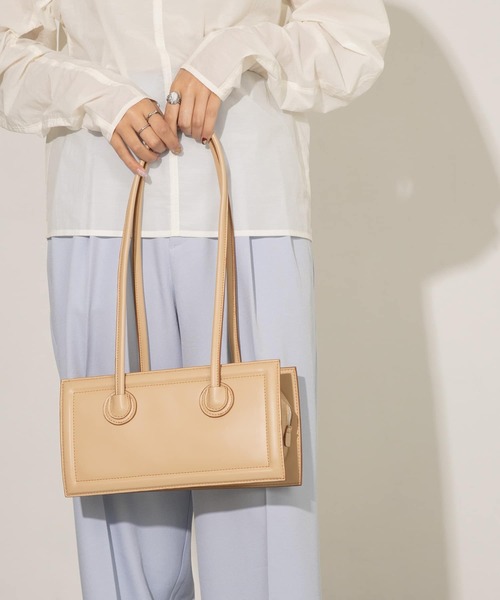 KBF(ケイビーエフ)の「ステッチデザインロングショルダーBAG(ショルダーバッグ・レディース・ブラック/ベージュ・ONE)」の4枚目の写真