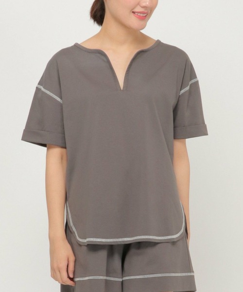 ikka(イッカ)の「配色ステッチキーネックTシャツ(Tシャツ/カットソー・レディース・ライトグレー/チャコールグレー・L/M)」の2枚目の写真