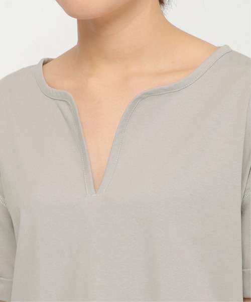 ikka(イッカ)の「配色ステッチキーネックTシャツ(Tシャツ/カットソー・レディース・ライトグレー/チャコールグレー・L/M)」の10枚目の写真