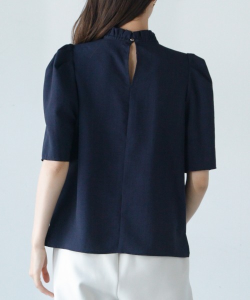 M.deux（エムドゥ）の「〔ギャザーネックパフスリーブブラウス〕（シャツ/ブラウス・レディース・ベージュ/ネイビー・MEDIUM）」の19枚目の写真