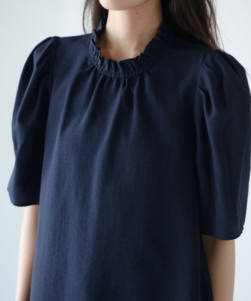 M.deux（エムドゥ）の「〔ギャザーネックパフスリーブブラウス〕（シャツ/ブラウス・レディース・ベージュ/ネイビー・MEDIUM）」の20枚目の写真