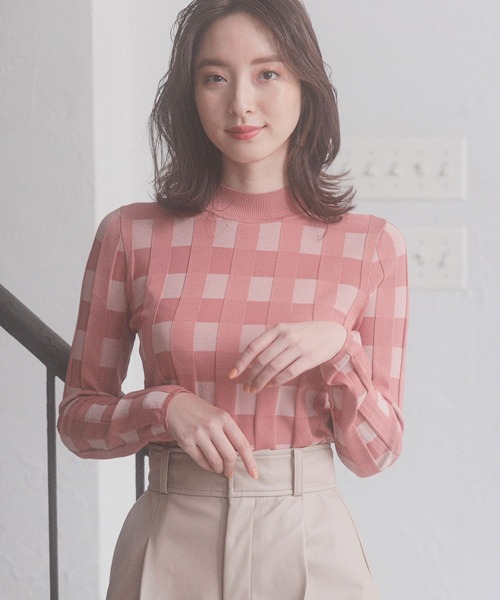 Andemiu(アンデミュウ)の「チェックジャカードニット157299(ニット/セーター・レディース・ベージュ/ピンク/グリーン・FREE)」の1枚目の写真