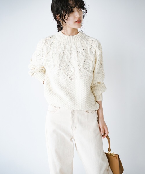 haco!（ハコ）の「360度かわいく顔映え！肩まわりの編み地で新鮮に華やぐ求心風ケーブルニット（ニット/セーター・レディース・アイボリー/ベージュ・SMALL/MEDIUM/LARGE/X-LARGE）」の20枚目の写真