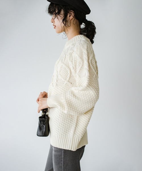 haco!（ハコ）の「360度かわいく顔映え！肩まわりの編み地で新鮮に華やぐ求心風ケーブルニット（ニット/セーター・レディース・アイボリー/ベージュ・SMALL/MEDIUM/LARGE/X-LARGE）」の15枚目の写真