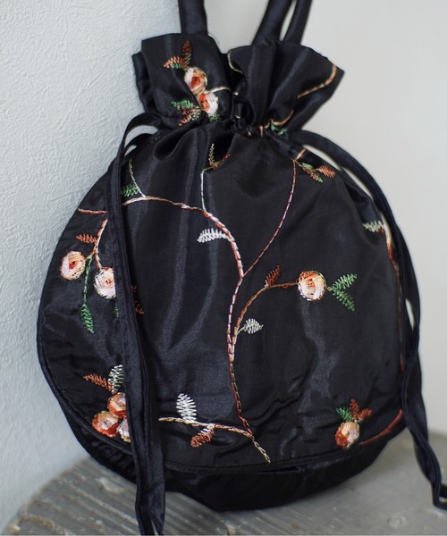 Port(ポート)の「シャイニーサテン 刺繍 ミニ 巾着 バッグ / ハンドバッグ #_(ハンドバッグ・レディース・ブラック/ネイビー/グリーン/ボルドー・FREE)」の5枚目の写真