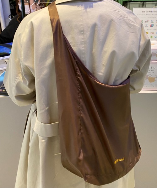 Daily russet（デイリー ラシット）の「【パッカブル仕様】ワンショルダーバッグ（ショルダーバッグ・レディース・ボルドー/イエロー/ホワイト/ブラック/ベージュ/ブラウン/グレー/カーキ・FREE）」の14枚目の写真