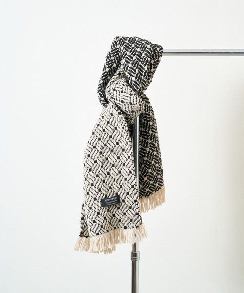 John branigan(ジョンブラニガン)の「【John Branigan】TWEED STOLE(マフラー・レディース・ピンク/ブラック/アイボリー・FREE)」の2枚目の写真