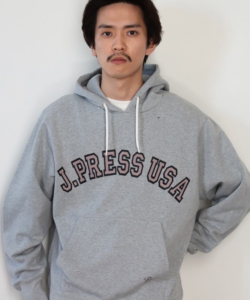 J.PRESS(ジェイプレス)の「J.PRESS × BEAMS LIGHTS / 別注 ロゴ スウェット フーディ(パーカー・メンズ・グレー/ネイビー・M/L)」の4枚目の写真
