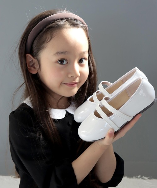 SOROTTO（ソロット）の「ゴム付きダブルベルト パンプス（バレエシューズ・キッズ・ブラック/シルバー/ホワイト/ネイビー・16.0cm/17.0cm/18.0cm/19.0cm/20.0cm/21.0cm/22.0cm）」の2枚目の写真