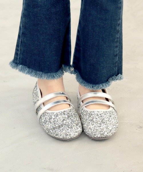 SOROTTO（ソロット）の「ゴム付きダブルベルト パンプス（バレエシューズ・キッズ・ブラック/シルバー/ホワイト/ネイビー・16.0cm/17.0cm/18.0cm/19.0cm/20.0cm/21.0cm/22.0cm）」の5枚目の写真