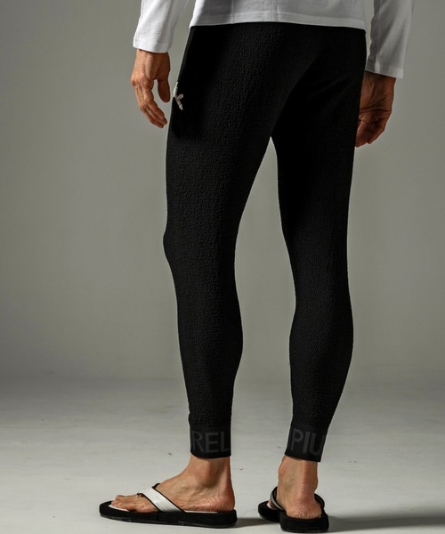1piu1uguale3 RELAX（ウノピュウノウグァーレトレリラックス）の「1PIU1UGUALE3 RELAX/ウノピゥ ウノ ウグァーレ トレ リラックス/別注PEAR SKIN KNIT LONG PANTS（その他パンツ・メンズ・ブラック/ホワイト・SMALL/MEDIUM/LARGE/X-LARGE/XX-LARGE）」の4枚目の写真