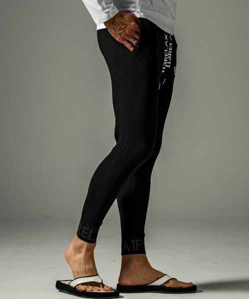 1piu1uguale3 RELAX（ウノピュウノウグァーレトレリラックス）の「1PIU1UGUALE3 RELAX/ウノピゥ ウノ ウグァーレ トレ リラックス/別注PEAR SKIN KNIT LONG PANTS（その他パンツ・メンズ・ブラック/ホワイト・SMALL/MEDIUM/LARGE/X-LARGE/XX-LARGE）」の7枚目の写真