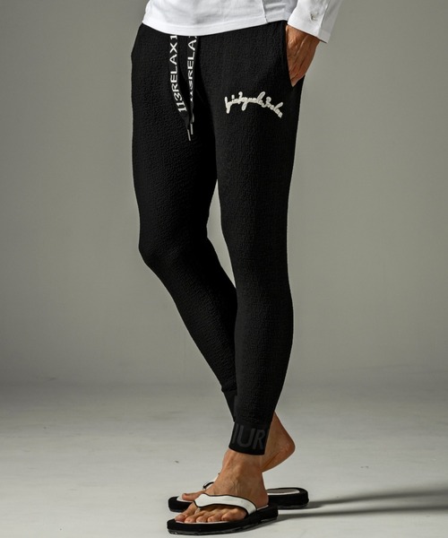 1piu1uguale3 RELAX（ウノピュウノウグァーレトレリラックス）の「1PIU1UGUALE3 RELAX/ウノピゥ ウノ ウグァーレ トレ リラックス/別注PEAR SKIN KNIT LONG PANTS（その他パンツ・メンズ・ブラック/ホワイト・SMALL/MEDIUM/LARGE/X-LARGE/XX-LARGE）」の3枚目の写真