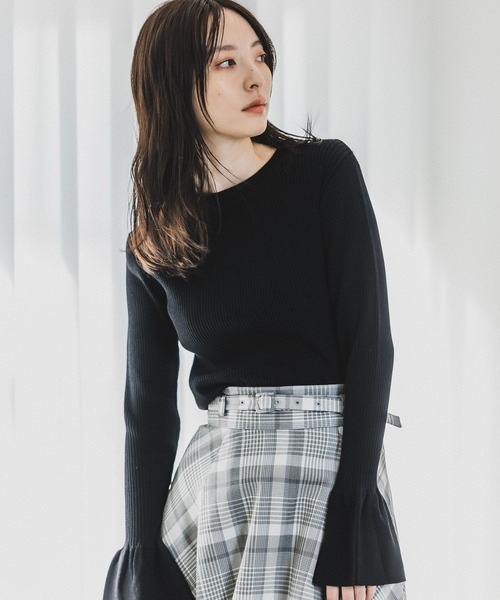 Andemiu（アンデミュウ）の「リブソデフレアニット187263（ニット/セーター・レディース・ブラック/オフホワイト/ピンク/グリーン・FREE）」の2枚目の写真