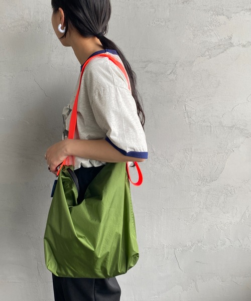 JULY NINE（ジュライナイン）の「【MORE 6月号掲載】[JULY NINE/ジュライナイン] 別注 SEQUEL ショルダーバッグ（ショルダーバッグ・レディース・グレー/ブラック/ベージュ/グリーン/ホワイト・ONE SIZE）」の5枚目の写真