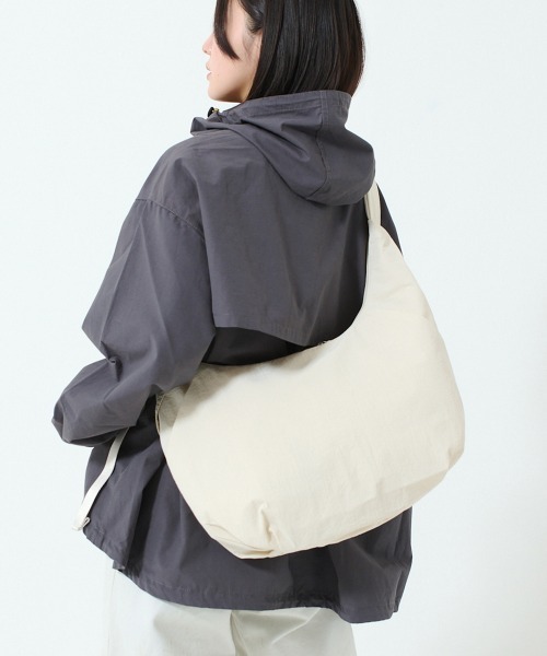 KELTY（ケルティ）の「ザパタジャケット / ショート丈マウンテンパーカ（撥水）（マウンテンパーカー・レディース・ブラック/カーキ/ベージュ/ライトブルー/ネイビー/チャコールグレー・M/L/S）」の15枚目の写真