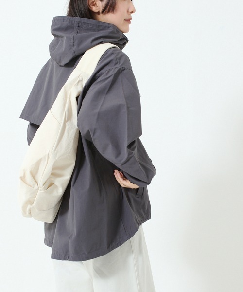 KELTY（ケルティ）の「ザパタジャケット / ショート丈マウンテンパーカ（撥水）（マウンテンパーカー・レディース・ブラック/カーキ/ベージュ/ライトブルー/ネイビー/チャコールグレー・M/L/S）」の17枚目の写真