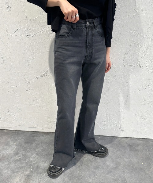 apres jour mignon（アプレジュールミニョン）の「裾スリットデニム【ZOZOTOWN限定アイテム】（デニムパンツ・レディース・グレー/ダークブルー/サックスブルー・SMALL/X-LARGE/MEDIUM/LARGE）」の5枚目の写真