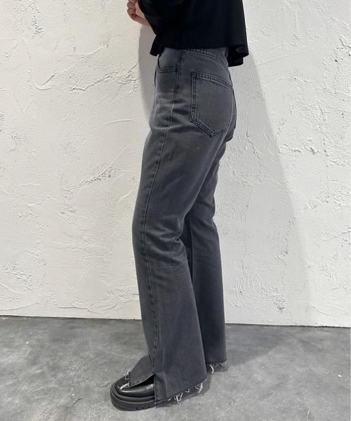 apres jour mignon（アプレジュールミニョン）の「裾スリットデニム【ZOZOTOWN限定アイテム】（デニムパンツ・レディース・グレー/ダークブルー/サックスブルー・SMALL/X-LARGE/MEDIUM/LARGE）」の8枚目の写真