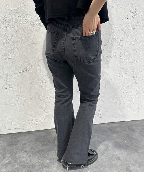 apres jour mignon（アプレジュールミニョン）の「裾スリットデニム【ZOZOTOWN限定アイテム】（デニムパンツ・レディース・グレー/ダークブルー/サックスブルー・SMALL/X-LARGE/MEDIUM/LARGE）」の9枚目の写真