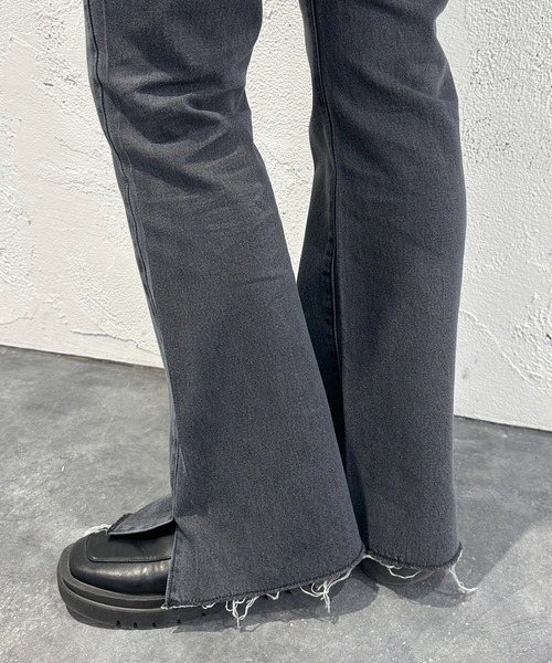 apres jour mignon（アプレジュールミニョン）の「裾スリットデニム【ZOZOTOWN限定アイテム】（デニムパンツ・レディース・グレー/ダークブルー/サックスブルー・SMALL/X-LARGE/MEDIUM/LARGE）」の11枚目の写真