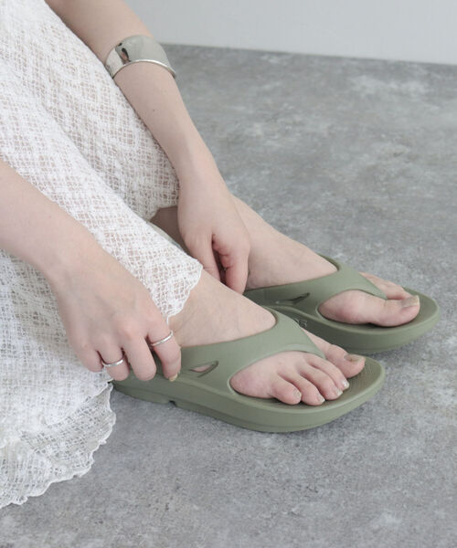 OOFOS（ウーフォス）の「【OOFOS/ウーフォス】OOriginal（サンダル・レディース・オリーブ/ブラック/ベージュ・24/23/25）」の5枚目の写真