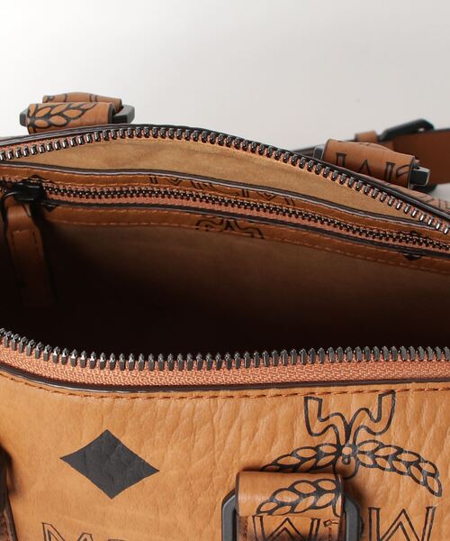 MCM（エムシーエム）の「Aren ボストン バッグ - マキシ ヴィセトス（ボストンバッグ・メンズ・ブラウン・SMALL）」の3枚目の写真