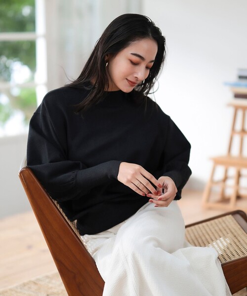 BEAMS HEART(ビームスハート)の「ふっくら袖 ハイネック ニット プルオーバー(ウォッシャブル)(ニット/セーター・レディース・ブルー/ブラウン/パープル/アイボリー/ブラック・FREE)」の18枚目の写真
