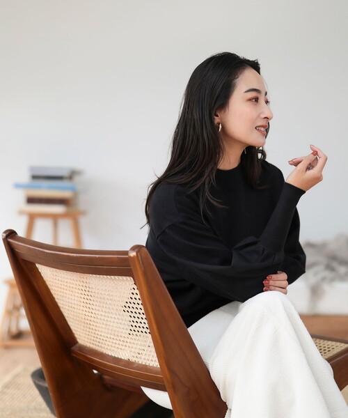 BEAMS HEART(ビームスハート)の「ふっくら袖 ハイネック ニット プルオーバー(ウォッシャブル)(ニット/セーター・レディース・ブルー/ブラウン/パープル/アイボリー/ブラック・FREE)」の19枚目の写真