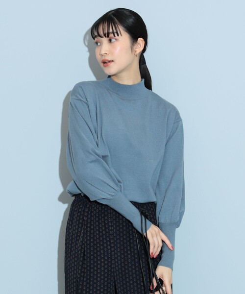 BEAMS HEART(ビームスハート)の「ふっくら袖 ハイネック ニット プルオーバー(ウォッシャブル)(ニット/セーター・レディース・ブルー/ブラウン/パープル/アイボリー/ブラック・FREE)」の4枚目の写真