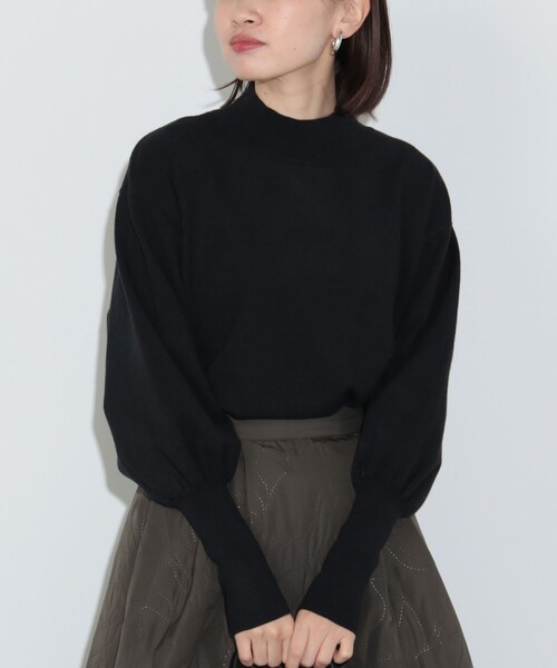 BEAMS HEART(ビームスハート)の「ふっくら袖 ハイネック ニット プルオーバー(ウォッシャブル)(ニット/セーター・レディース・ブルー/ブラウン/パープル/アイボリー/ブラック・FREE)」の2枚目の写真