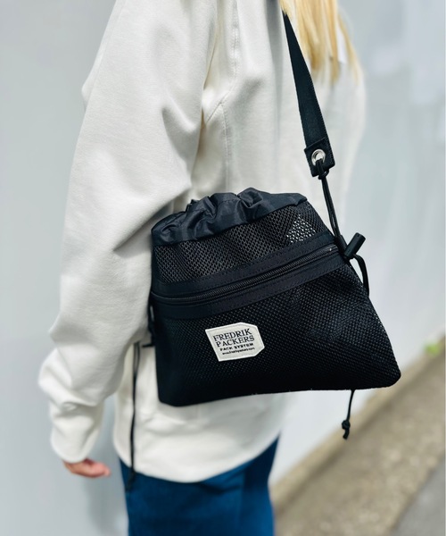 FREDRIK PACKERS(フレドリックパッカーズ)の「FREDRIK PACKERS / フレドリックパッカーズ / BELL SACK-S(ショルダーバッグ・レディース・ベージュ/ブラック・ONESIZE)」の1枚目の写真