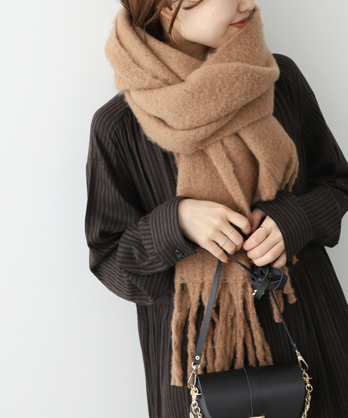 SLOBE IENA（スローブイエナ）の「SLOBE IEN エアリーカラーストール（ストール/ショール・レディース・キャメル/チャコールグレー/スカイブルー/ホワイト/ピンク・FREE）」の4枚目の写真