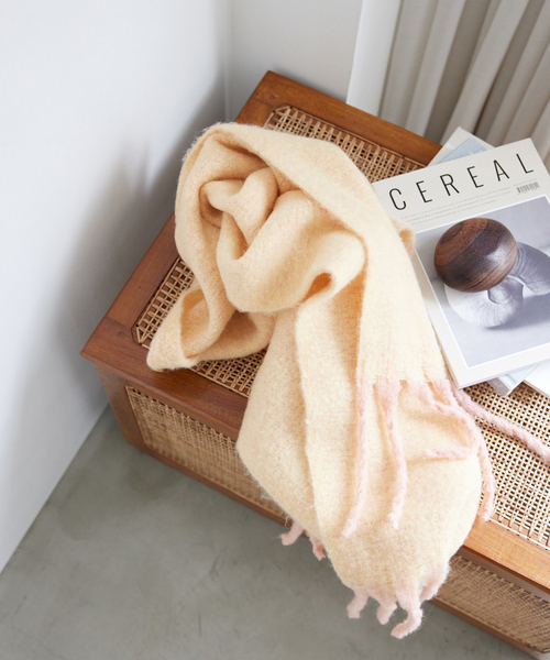 SLOBE IENA（スローブイエナ）の「SLOBE IEN エアリーカラーストール（ストール/ショール・レディース・キャメル/チャコールグレー/スカイブルー/ホワイト/ピンク・FREE）」の5枚目の写真