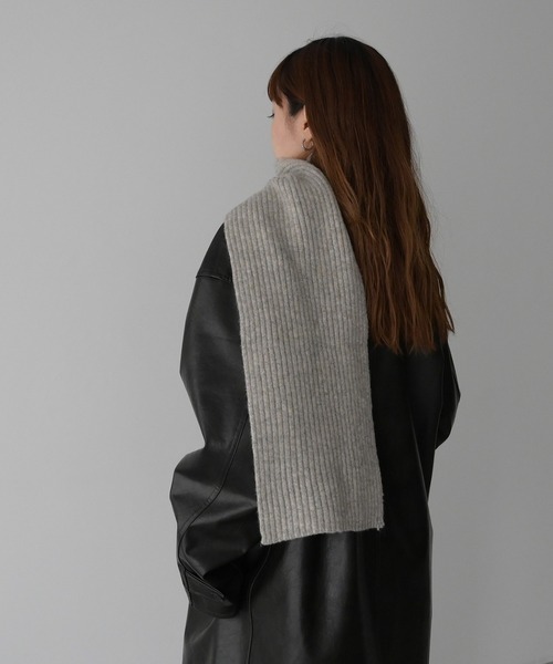 CANAL JEAN（キャナルジーン）の「El mar　カシミヤ混リブマフラー（マフラー・レディース・チャコールグレー/ベージュ/グレー/ブルー・ONE SIZE）」の7枚目の写真