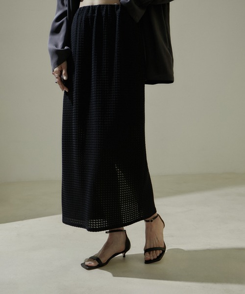 SALON adam et rope'（サロン アダム エ ロペ）の「KINANシャーリングジャガードタイトスカート【セットアップ対応・洗える】（スカート・レディース・ホワイト/ブラック/ピンク系その他2・FREE）」の2枚目の写真