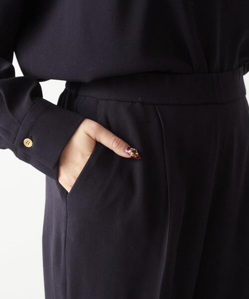 Liesse(リエス)の「テーパードパンツ(セットアップ対応可)(スラックス・レディース・ネイビー/ベージュ/ブラック・XS/S/M/4)」の6枚目の写真
