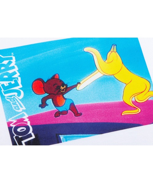 MEDICOM TOY LIFE ENTERTAINMENT(メディコムトイライフエンターテイメント)の「MLE<TOM and JERRY> T-SHIRT_A (JERRY & BANANA)(Tシャツ/カットソー・メンズ・ホワイト・XX-LARGE/X-LARGE/LARGE/MEDIUM/SMALL)」の2枚目の写真