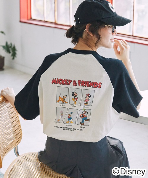 Disney（ディズニー）の「【Disney】Mickey&Friends ミッキー＆フレンズ / 別注 グラフィックプリント半袖T  シャツ（Tシャツ/カットソー・レディース・グレー系1/グレー系2/ブラック/ワイン/ネイビー系2/チャコールグレー/ネイビー/ネイビー系1/ネイビー系3/ネイビー系4/ブラック系/グレー系3/ネイビー系5/ブラック系2・FREE）」の4枚目の写真