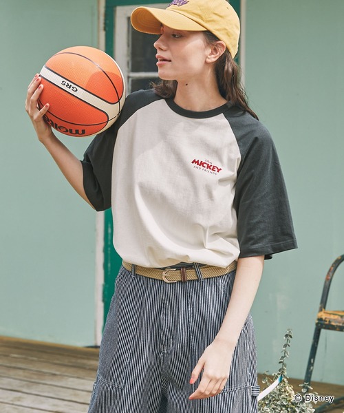 Disney（ディズニー）の「【Disney】Mickey&Friends ミッキー＆フレンズ / 別注 グラフィックプリント半袖T  シャツ（Tシャツ/カットソー・レディース・グレー系1/グレー系2/ブラック/ワイン/ネイビー系2/チャコールグレー/ネイビー/ネイビー系1/ネイビー系3/ネイビー系4/ブラック系/グレー系3/ネイビー系5/ブラック系2・FREE）」の15枚目の写真