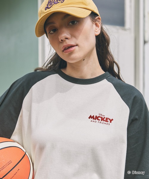 Disney（ディズニー）の「【Disney】Mickey&Friends ミッキー＆フレンズ / 別注 グラフィックプリント半袖T  シャツ（Tシャツ/カットソー・レディース・グレー系1/グレー系2/ブラック/ワイン/ネイビー系2/チャコールグレー/ネイビー/ネイビー系1/ネイビー系3/ネイビー系4/ブラック系/グレー系3/ネイビー系5/ブラック系2・FREE）」の16枚目の写真