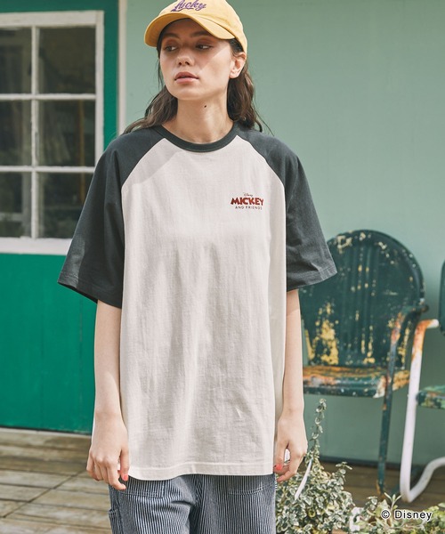 Disney（ディズニー）の「【Disney】Mickey&Friends ミッキー＆フレンズ / 別注 グラフィックプリント半袖T  シャツ（Tシャツ/カットソー・レディース・グレー系1/グレー系2/ブラック/ワイン/ネイビー系2/チャコールグレー/ネイビー/ネイビー系1/ネイビー系3/ネイビー系4/ブラック系/グレー系3/ネイビー系5/ブラック系2・FREE）」の22枚目の写真