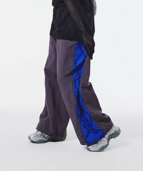 tk.TAKEO KIKUCHI(ティーケータケオキクチ)の「◆K'Project by Aoi Nylon washer Training Pants(その他パンツ・レディース・チャコールグレー/ブラック・02/03)」の2枚目の写真