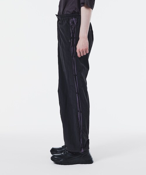 tk.TAKEO KIKUCHI(ティーケータケオキクチ)の「◆K'Project by Aoi Nylon washer Training Pants(その他パンツ・レディース・チャコールグレー/ブラック・02/03)」の11枚目の写真
