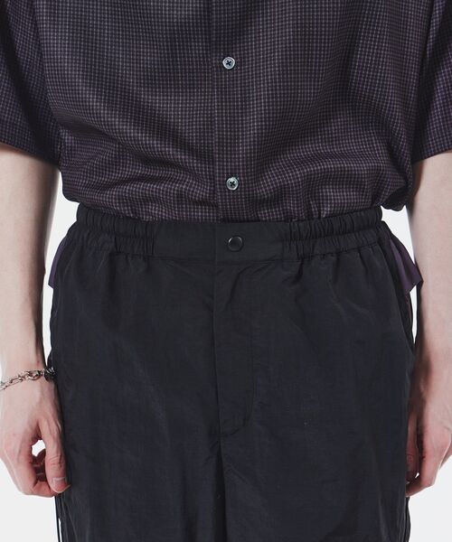 tk.TAKEO KIKUCHI(ティーケータケオキクチ)の「◆K'Project by Aoi Nylon washer Training Pants(その他パンツ・レディース・チャコールグレー/ブラック・02/03)」の13枚目の写真