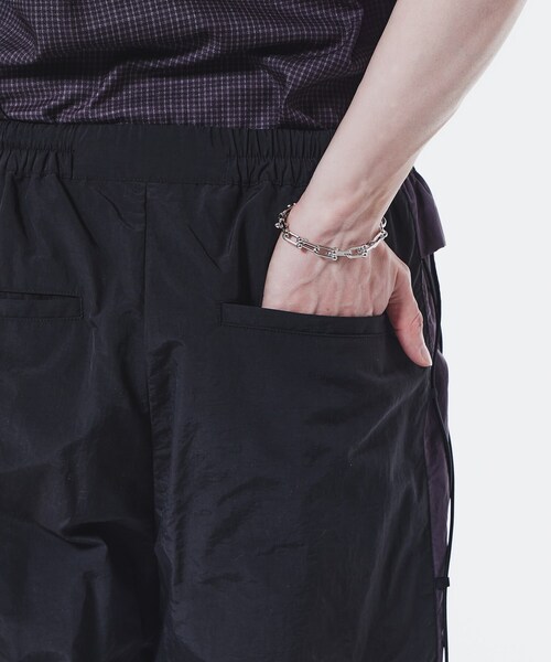 tk.TAKEO KIKUCHI(ティーケータケオキクチ)の「◆K'Project by Aoi Nylon washer Training Pants(その他パンツ・レディース・チャコールグレー/ブラック・02/03)」の5枚目の写真